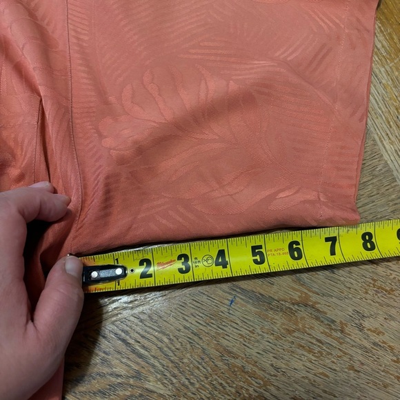 Tommy Bahama Medium Coral Floral Leaf Shape Pattern Hawaiian Tropical 100% Silk - Picture 7 of 9